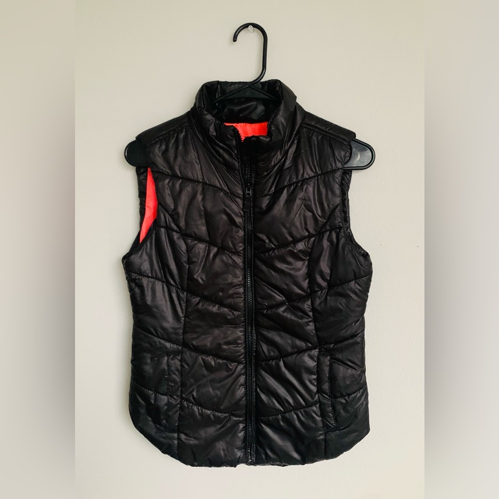Aeropostale Black Puffer Vest with Peach Lining